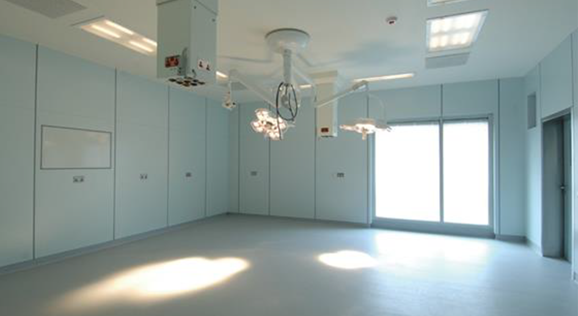 An operating theatre and full-length windows make the room well-lit.